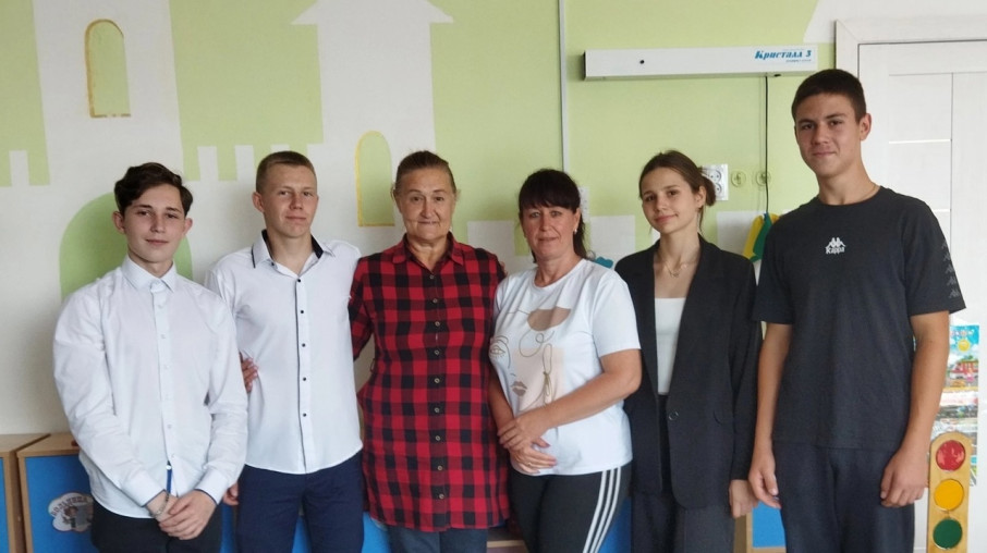 "Встреча с бывшими выпускниками в канун Дня воспитателя" "Встреча с бывшими выпускниками в канун Дня воспитателя".